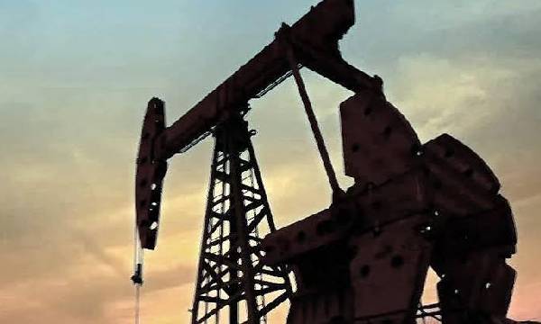 Trump apre al dialogo con l'Iran e le quotazioni del petrolio crollano a New York