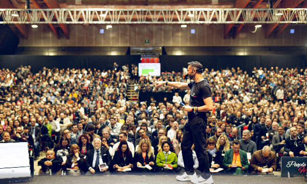 Il 60% delle imprese rinuncia all'AI: torna il VB2B Tour tra vendite e fattore umano