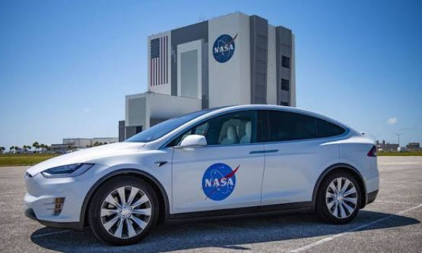 SpaceX sfida le leggi di gravità finanziaria: il patto con Tesla per i chip AI in Texas
