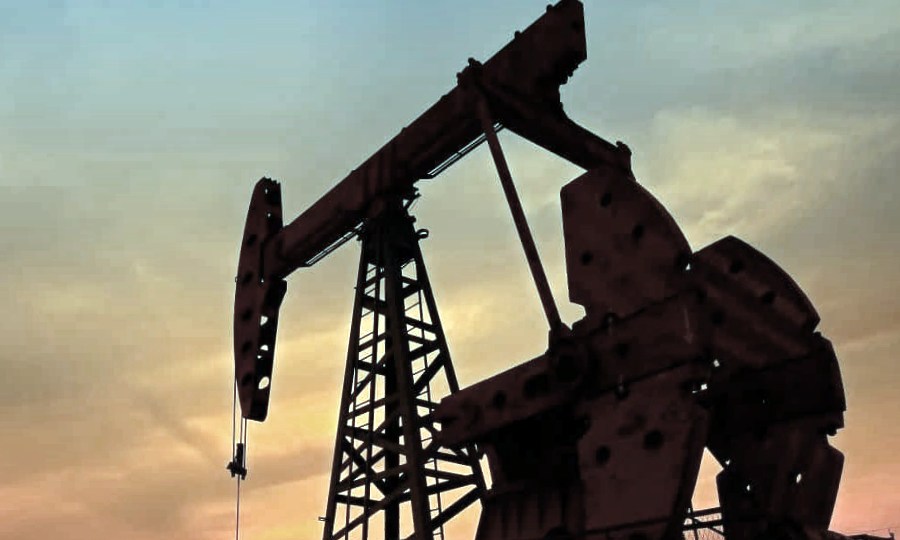 Prezzi del petrolio schizzano sopra i $100: cosa nascondono le tensioni geopolitiche energia