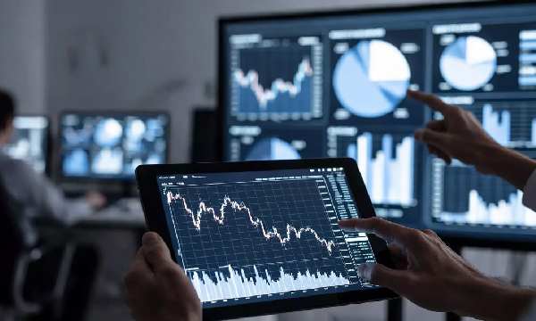 I mercati finanziari globali tremano per il tech: il crollo di Cisco e Apple scuote l'Asia