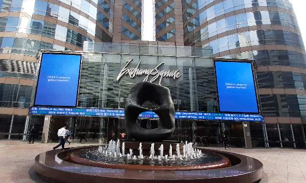 Mercati azionari globali al record: perché il dollaro è al minimo da otto mesi