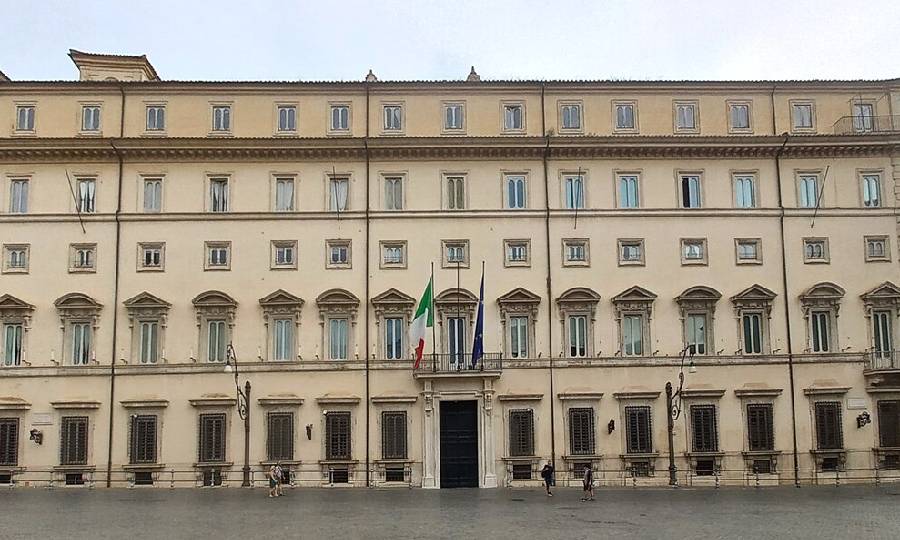 La corsa del debito pubblico italiano e il mistero dei miliardi in mano estera