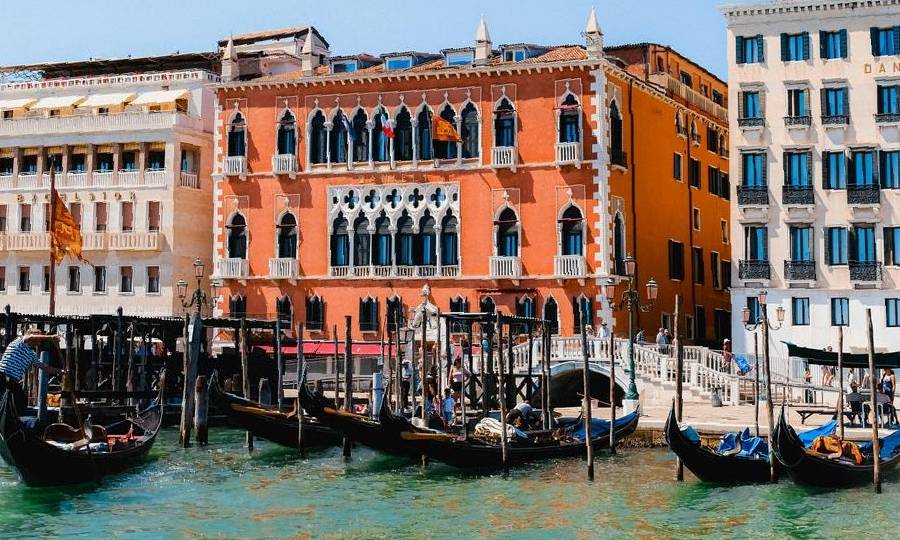 Miliardari a caccia di hotel: perché i fondi scommettono sul mattone di lusso in Italia