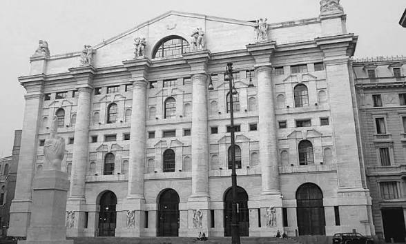 Piazza Affari scivola sotto il peso dei dazi e delle nuove tasse sui profitti energetici