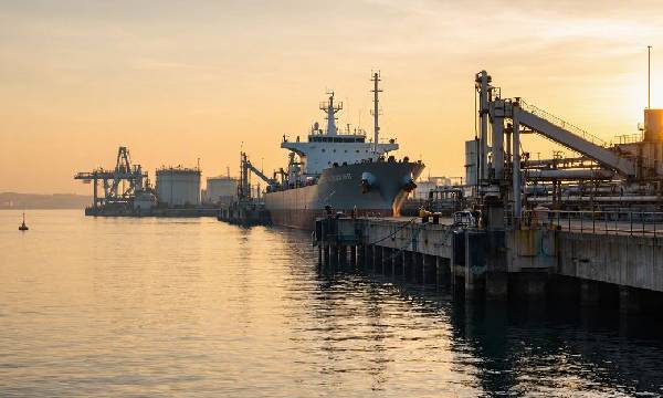 Il petrolio si ferma a 92 dollari e l'Iran sfida gli USA con un nuovo piano di pace: Eni ha scommesso sul velluto?
