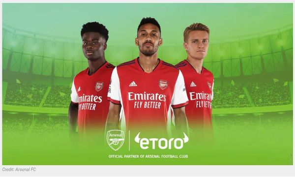 L'Arsenal firma un contratto pluriennale di sponsorship con eToro