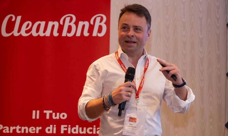 Turismo 2026: sicurezza, USA in calo e opportunità per affitti brevi in Italia